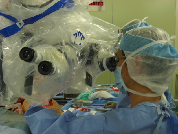 遊離皮弁による再建術の顕微鏡下血管吻合